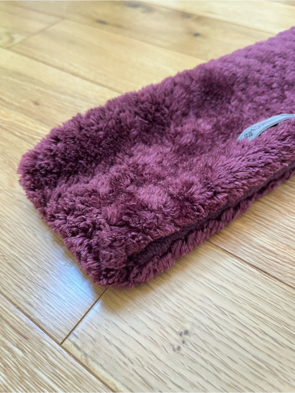 Columbia Women’s Plush Fleece Ear Warmer Headband in Burgundy - NWOT - Picture 3 of 4